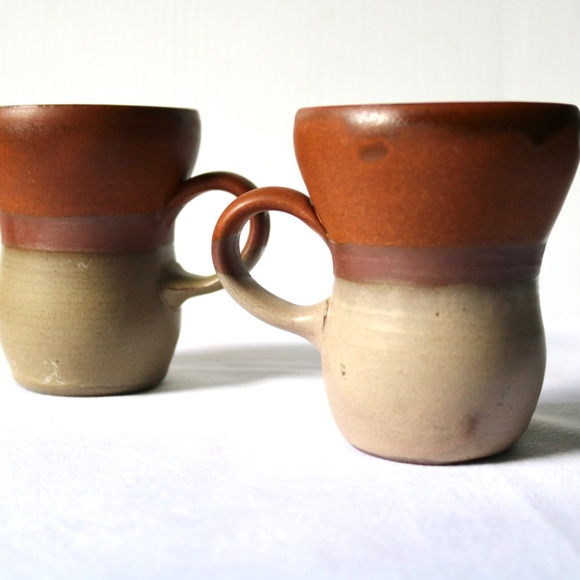 Set of 2 Handmade Pottery Earthenware Coffee Tea Mugs Signed by Artist Brown - Picture 3 of 10